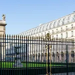 Veeve - Contemporary By The Louvre